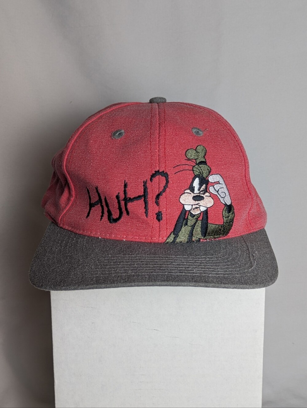 Vintage 1990s Disney Goofy snapback cap featuring Embroidered Goofy